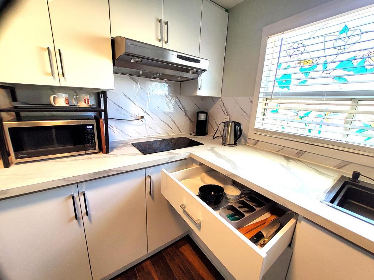 Renovated Cozy Bedroom With Private Washroom Toronto Ngoại thất bức ảnh
